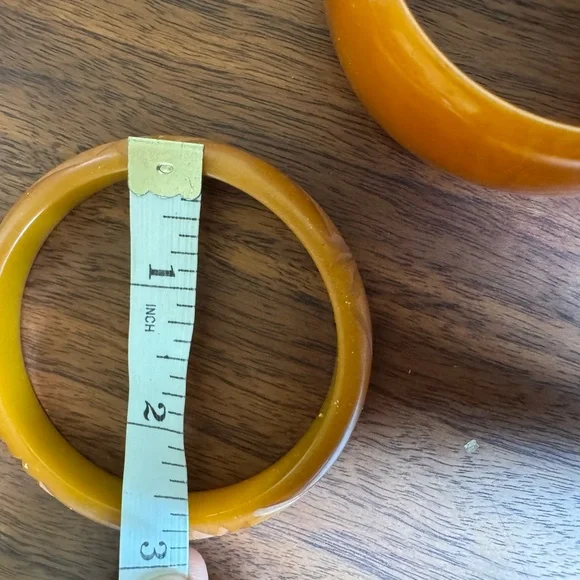 Vintage Bakelite amber colored bangle set - Picture 3 of 5